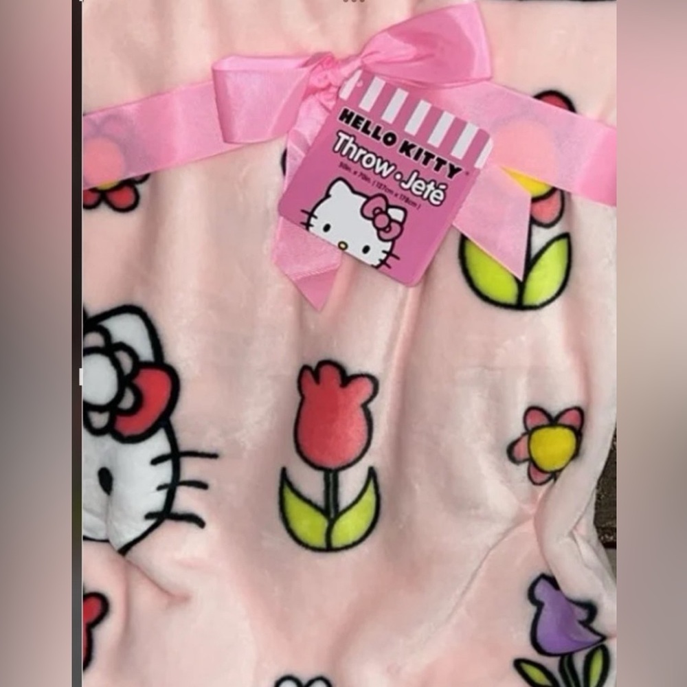 Hello Kitty Floral Blanket NWT - Picture 5 of 5
